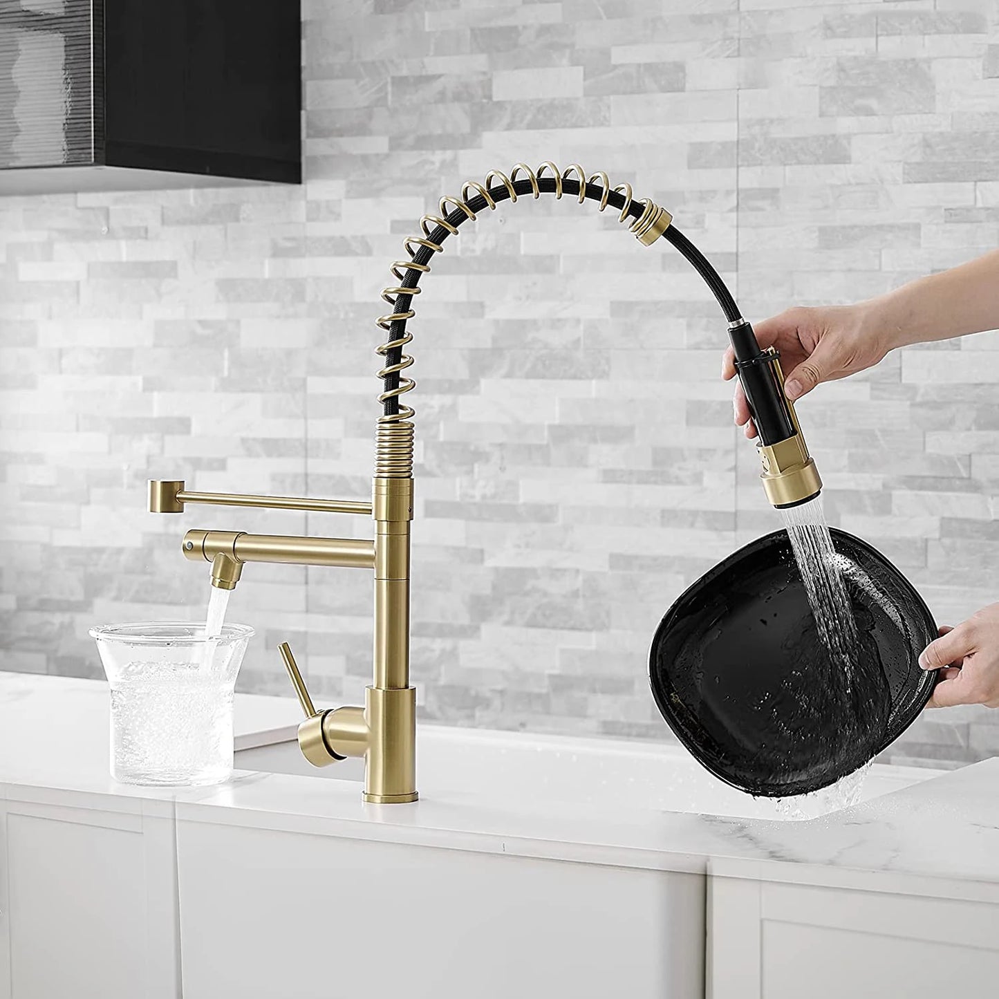 FAPULLY 360 Rotatable Single-Handle Kitchen Faucet Modern Contemporary Brass Sink Taps with Gold Ceramic Finish 2-Year Warranty