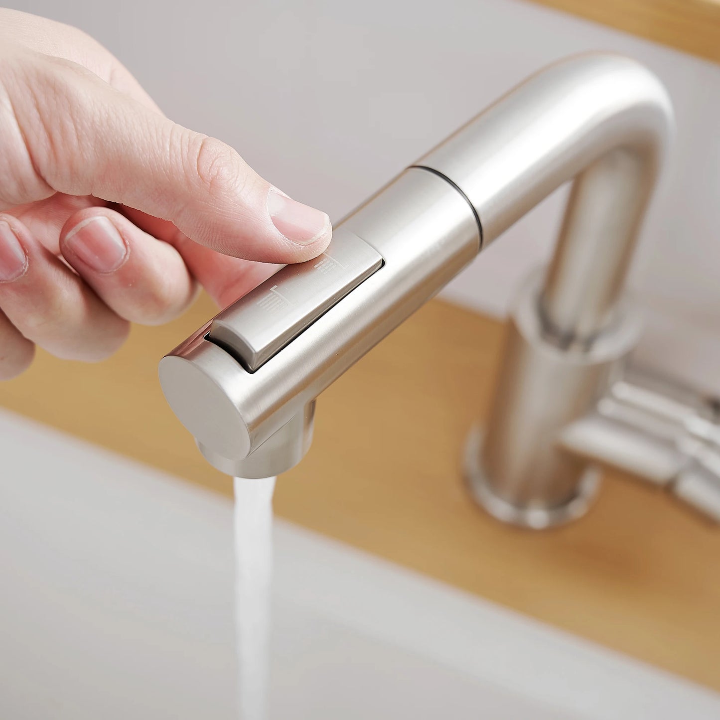 Modern Single Handle Pull Stainless Steel Kitchen Sink Faucet Brushed Nickel Sprayer Classic Style Hot Cold Water Single Hole