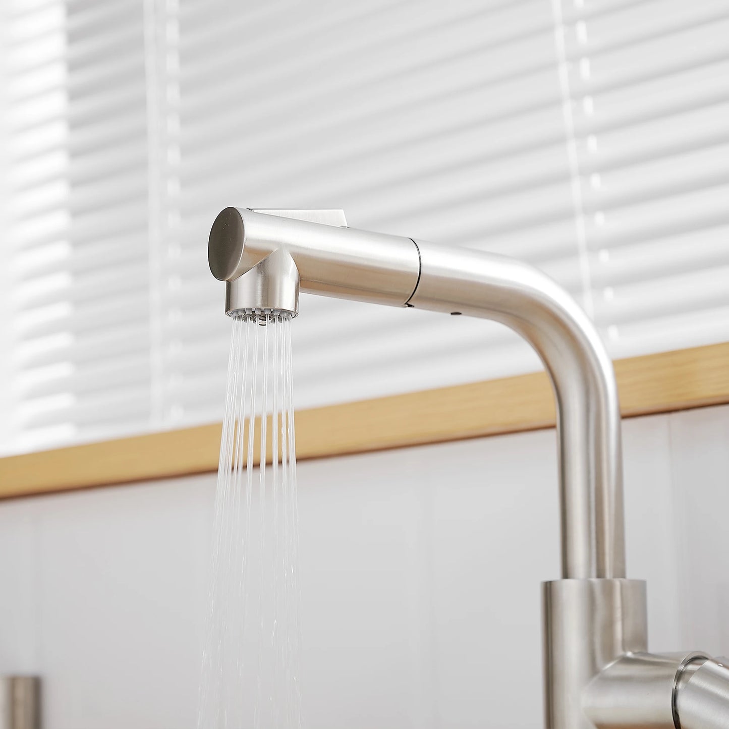 Modern Single Handle Pull Stainless Steel Kitchen Sink Faucet Brushed Nickel Sprayer Classic Style Hot Cold Water Single Hole