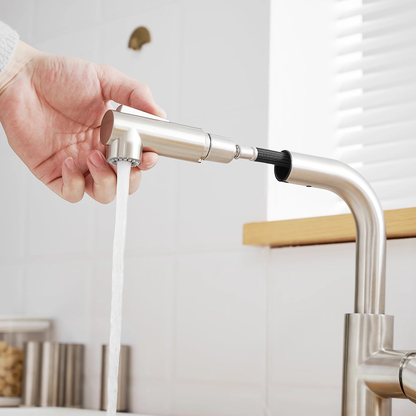 Modern Single Handle Pull Stainless Steel Kitchen Sink Faucet Brushed Nickel Sprayer Classic Style Hot Cold Water Single Hole